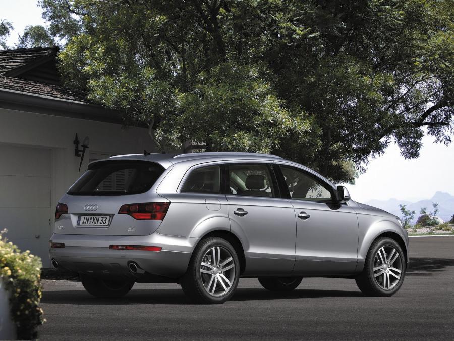  Audi Q7 4.2 Quattro (4L) 2005 года  (фото 12 из 30)